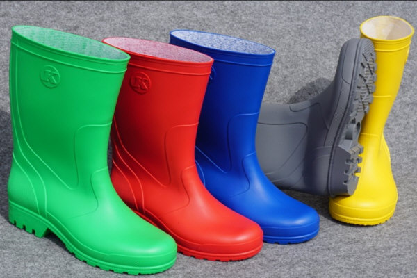 Výrobca gumákov zateplených gumákov domácej pracovnej obuvi Poľsko - slide 01